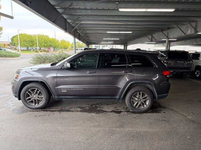 Used 2017 Jeep Grand Cherokee Laredo AWD/4WD image 8