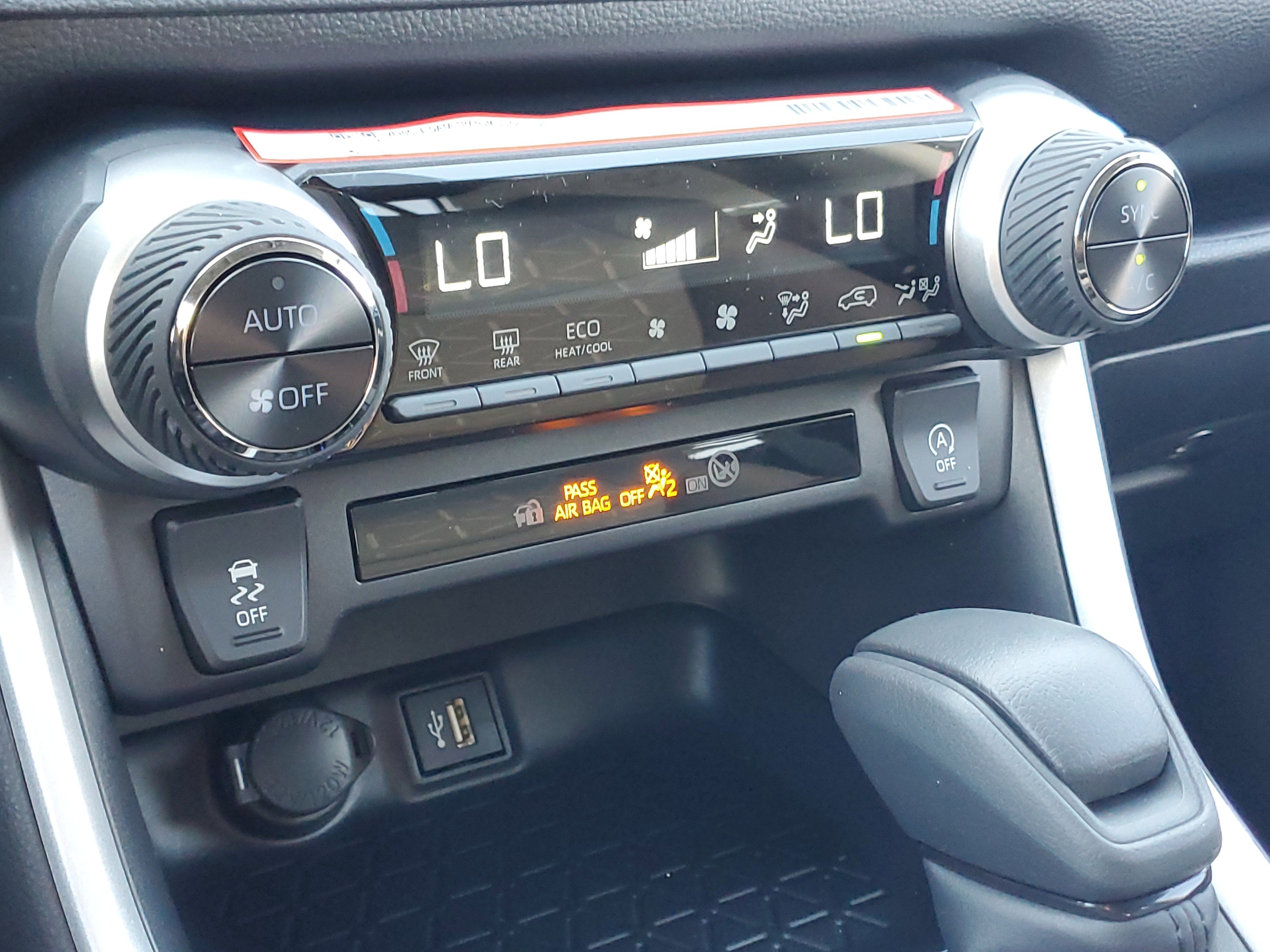 Used 2025 Toyota RAV4 XLE image 28