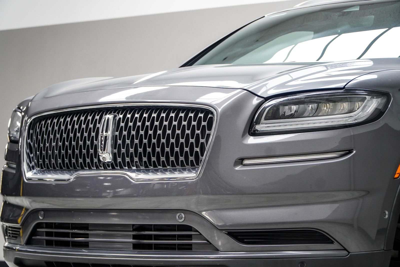 Used 2021 Lincoln Nautilus Reserve w/ Equipment Group 201A FWD image 2