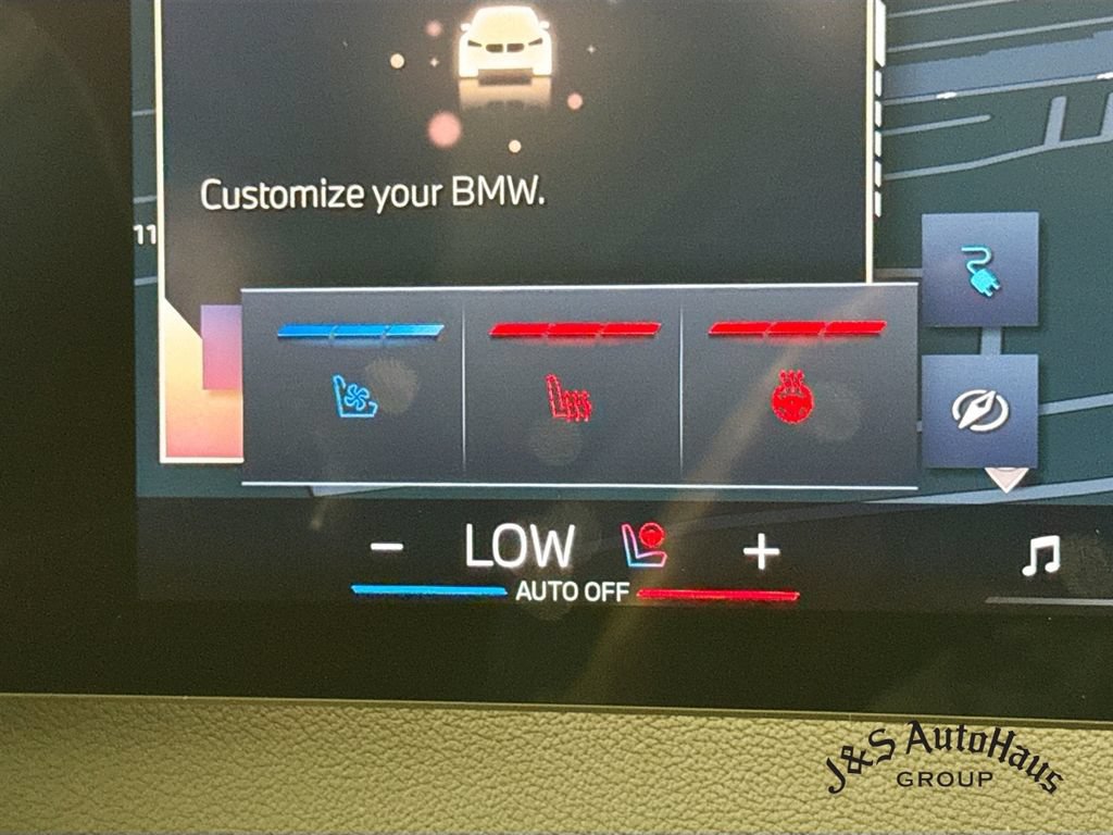 Used 2024 BMW iX xDrive50 w/ Premium Package AWD/4WD image 27