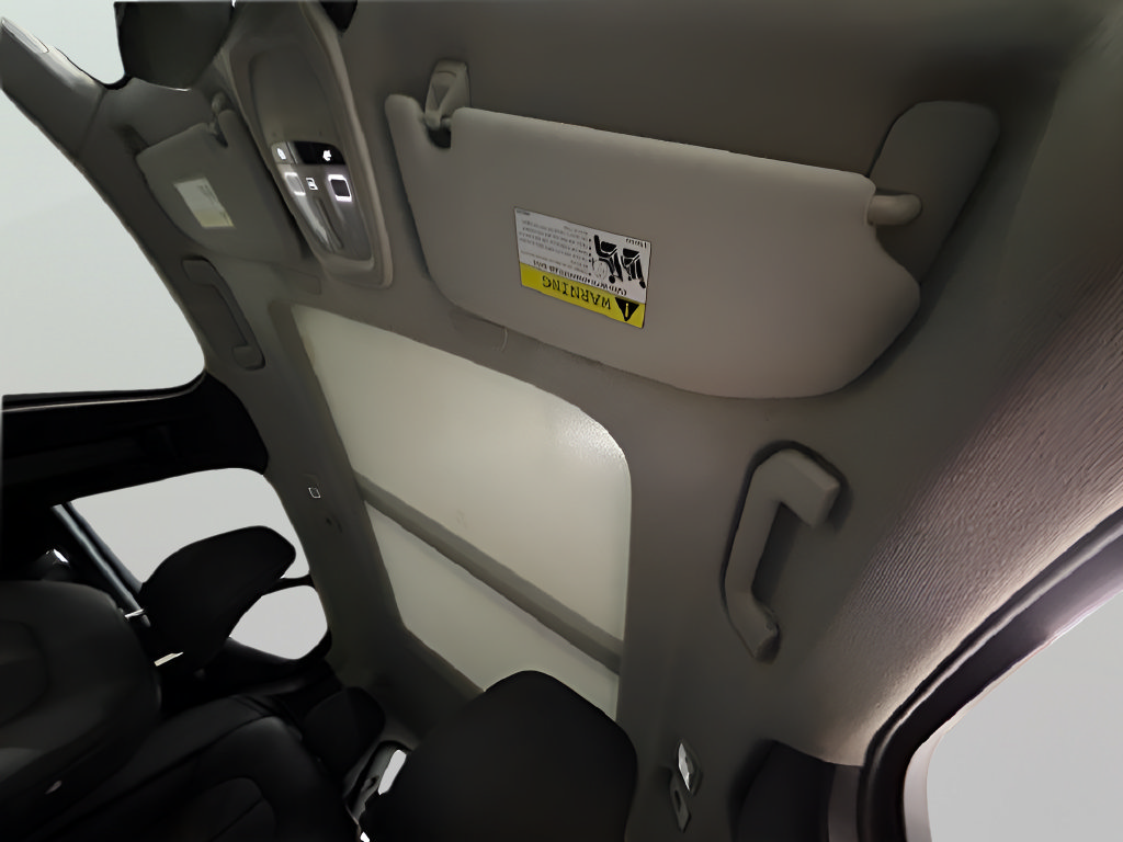 Used 2023 Volvo XC40 B4 Ultimate FWD image 21