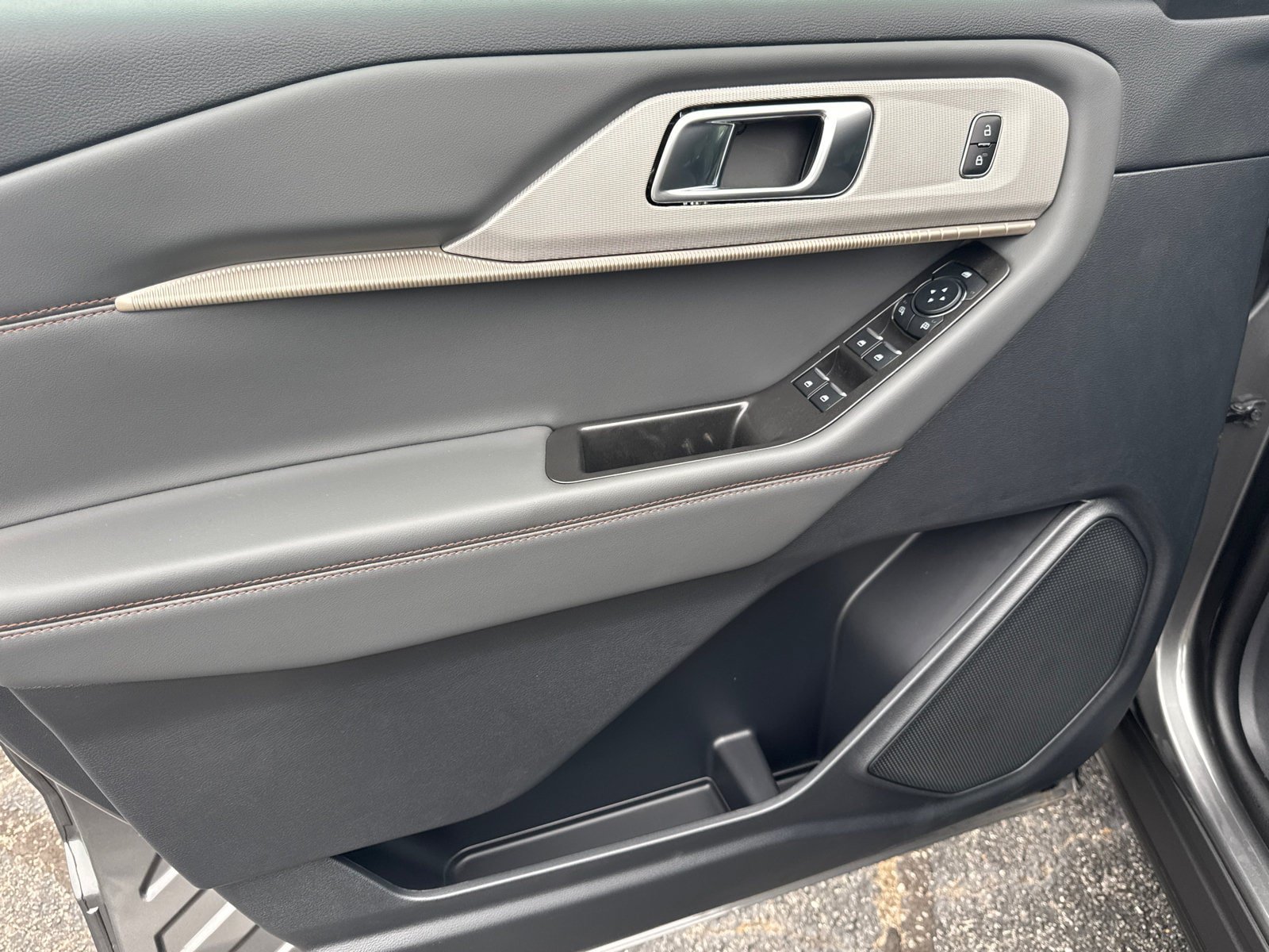 New 2026 Ford Explorer Active RWD image 11