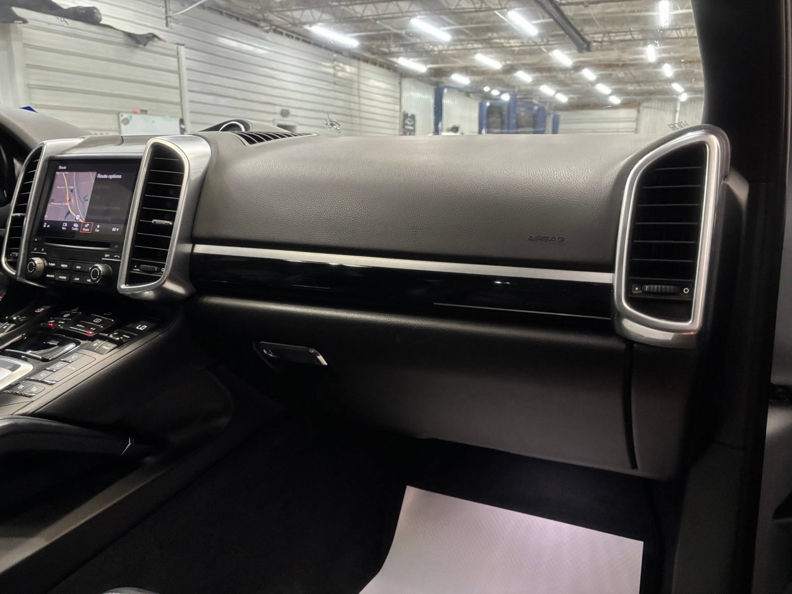 Used 2018 Porsche Cayenne AWD/4WD image 29