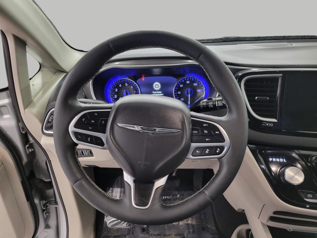 Used 2024 Chrysler Pacifica Touring-L image 5