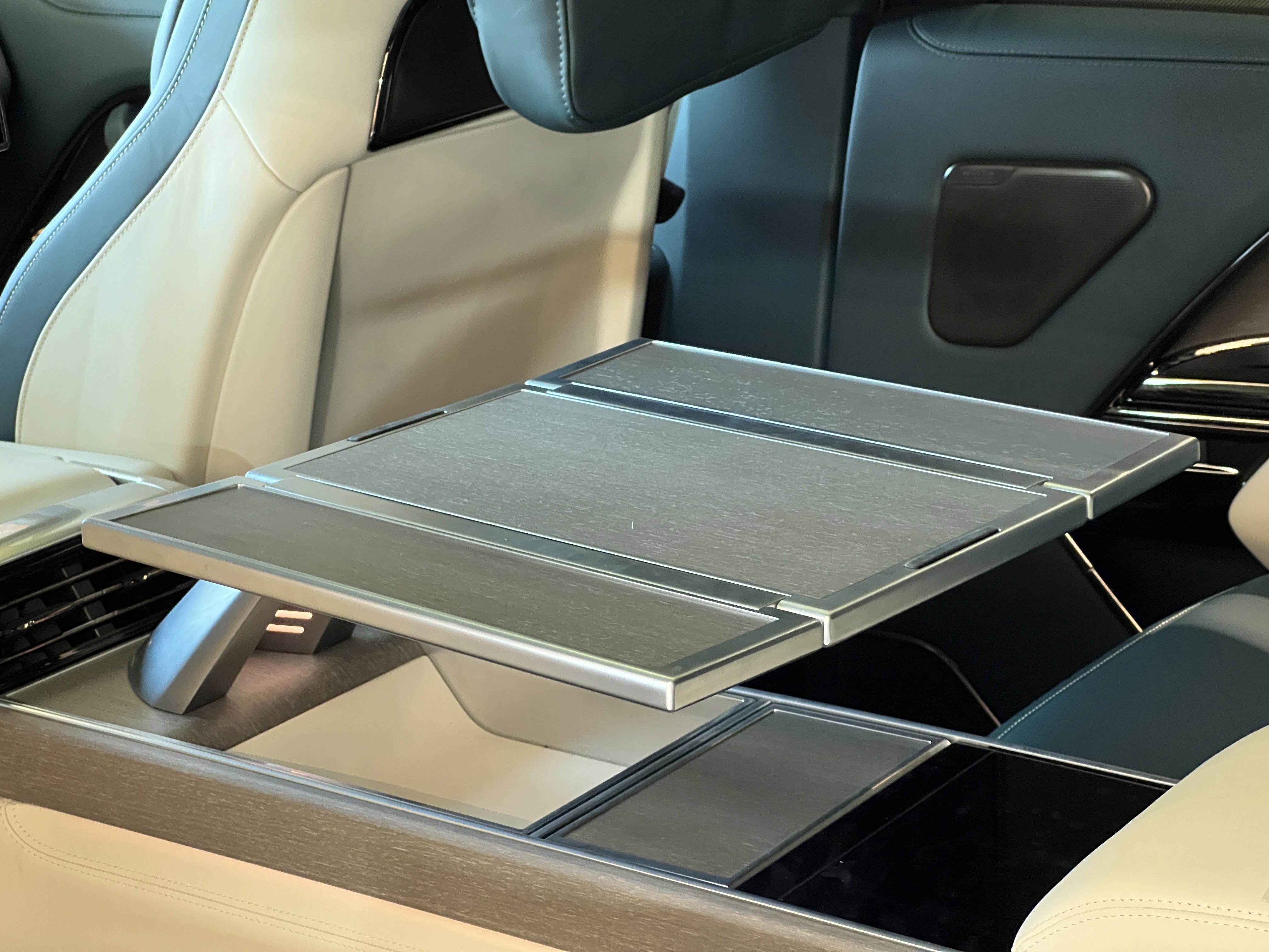 New 2025 Land Rover Range Rover SV image 16