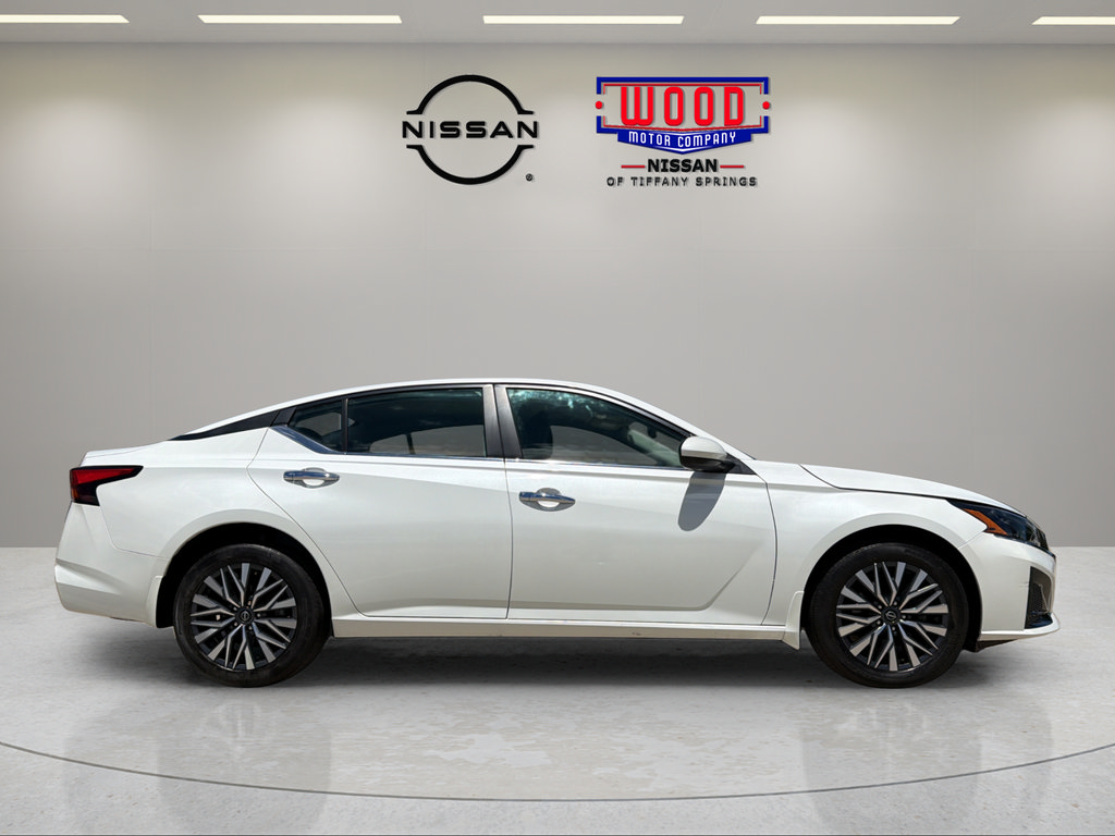 Used 2023 Nissan Altima 2.5 SV AWD/4WD image 2