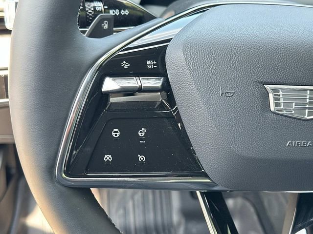 Used 2025 Cadillac Optiq Sport 2 w/ LPO, ONYX Package image 7