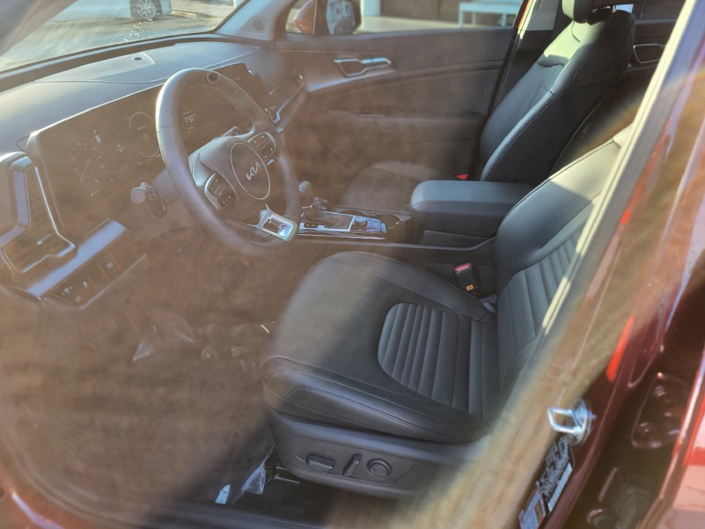 Used 2025 Kia Sportage SX FWD image 11