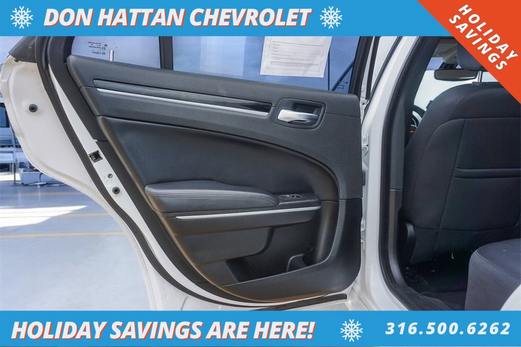 Used 2023 Chrysler 300 Touring w/ Sport Appearance Package image 17