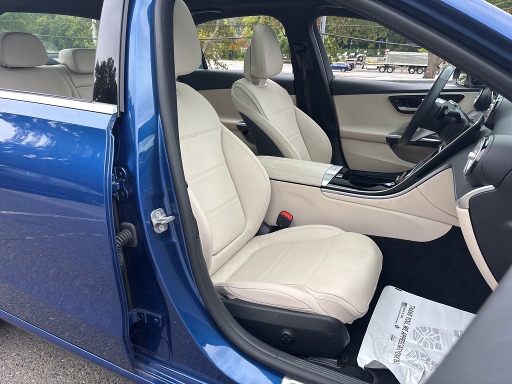 Used 2025 Mercedes-Benz C 300 4MATIC Sedan image 17