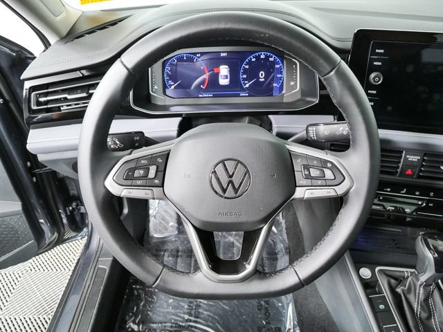 Used 2025 Volkswagen Jetta SEL FWD image 17