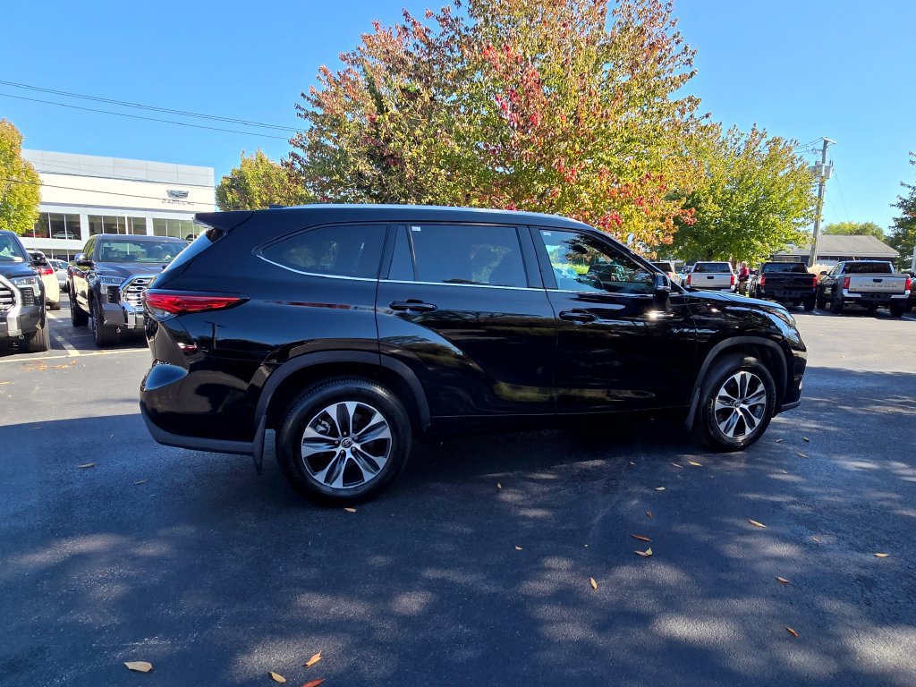 Certified 2022 Toyota Highlander XLE AWD/4WD image 8
