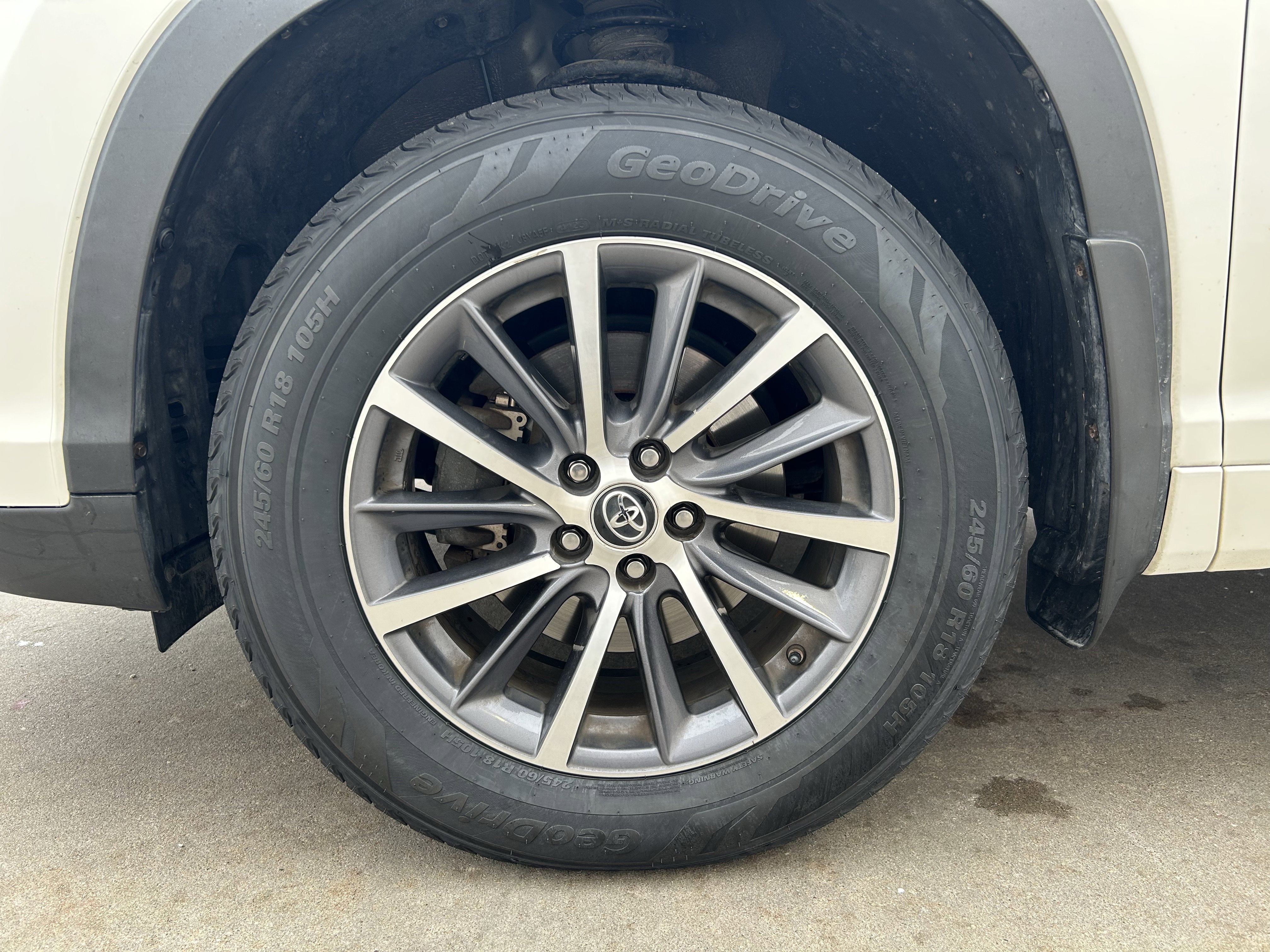 Certified 2018 Toyota Highlander XLE w/ Protection Package #3 AWD/4WD image 11