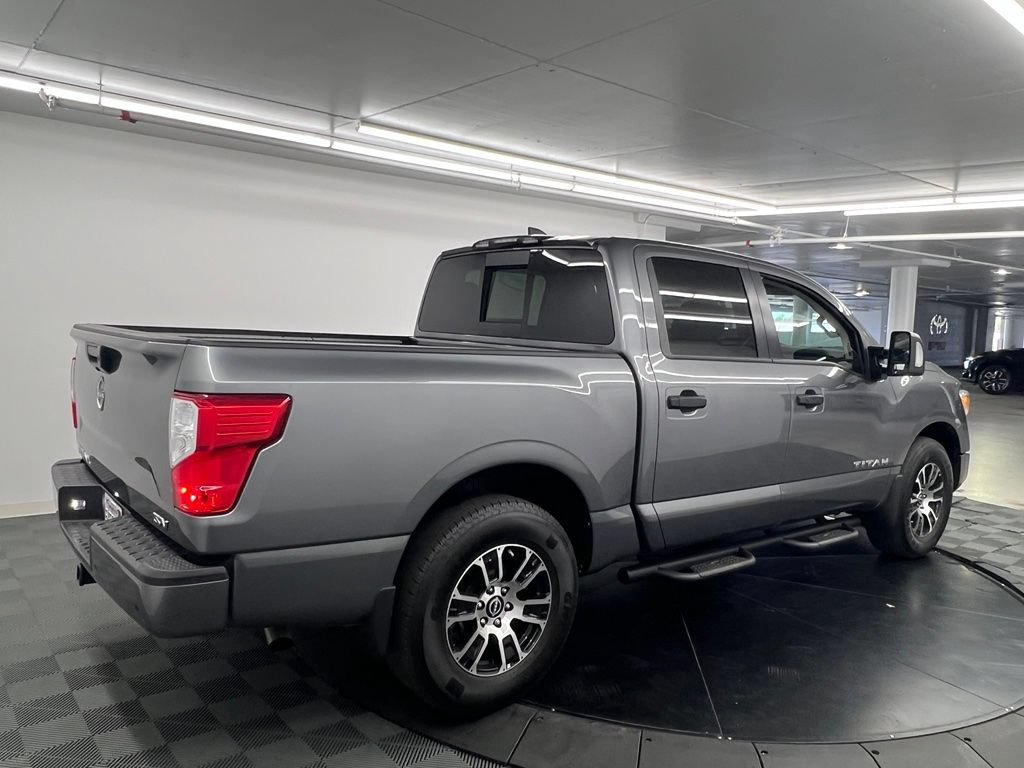 Used 2024 Nissan Titan SV w/ SV Convenience Package RWD image 5
