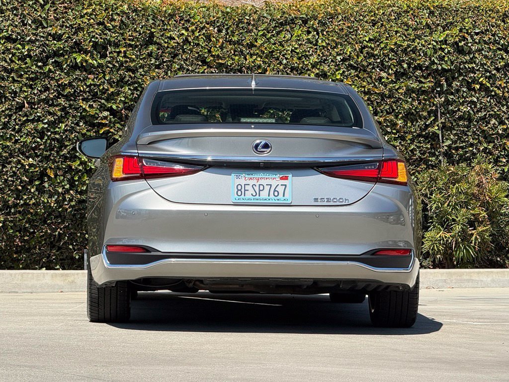 Used 2019 Lexus ES 300h w/ Accessory Package FWD image 11
