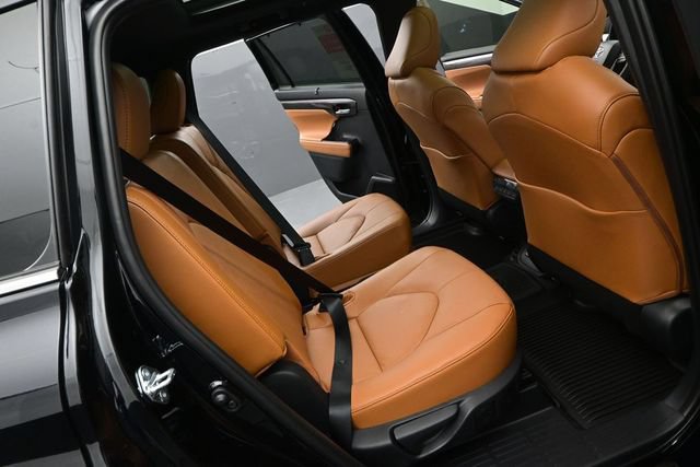 New 2026 Toyota Highlander Platinum AWD/4WD image 16
