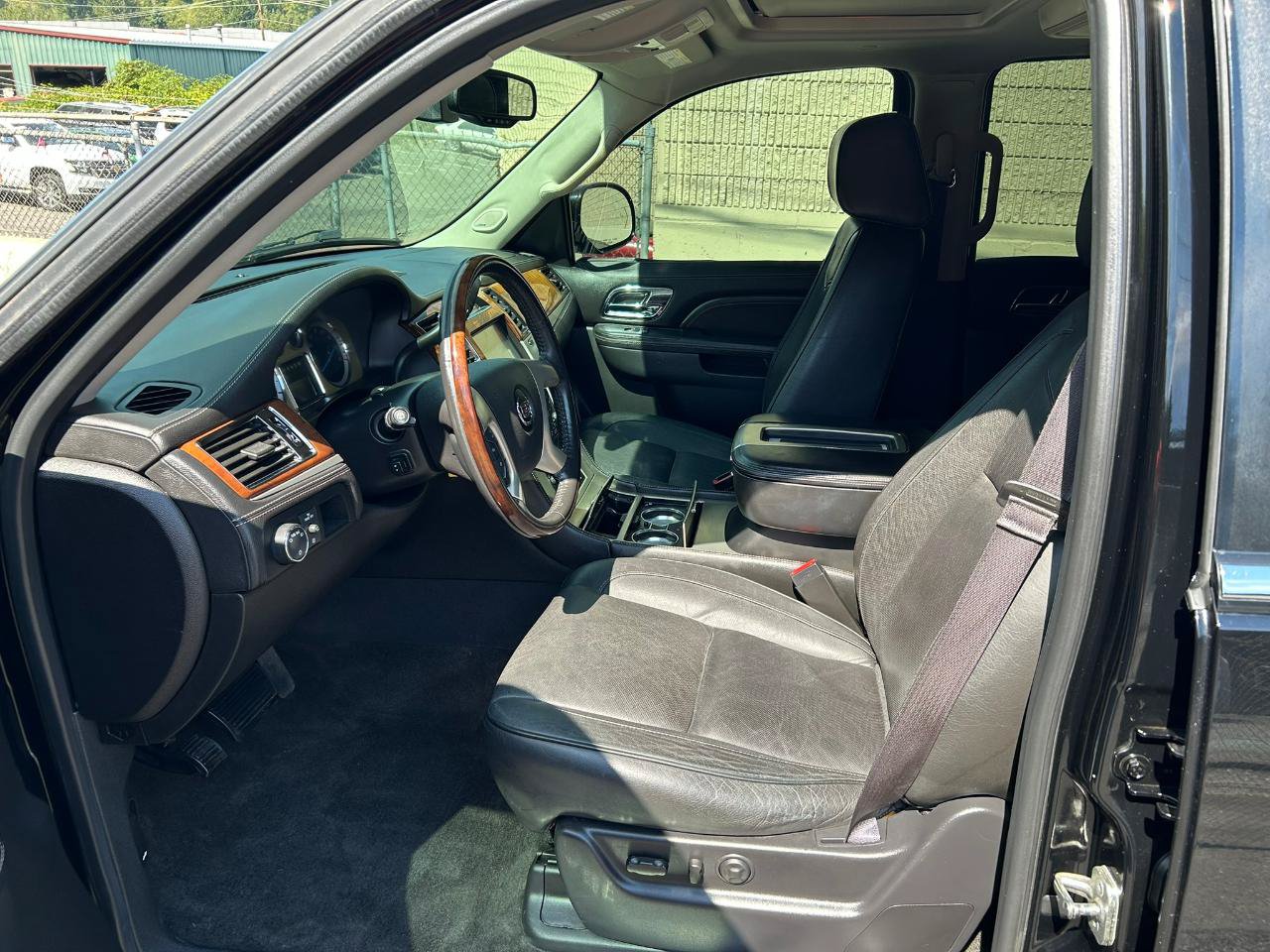 Used 2013 Cadillac Escalade Platinum AWD/4WD image 9