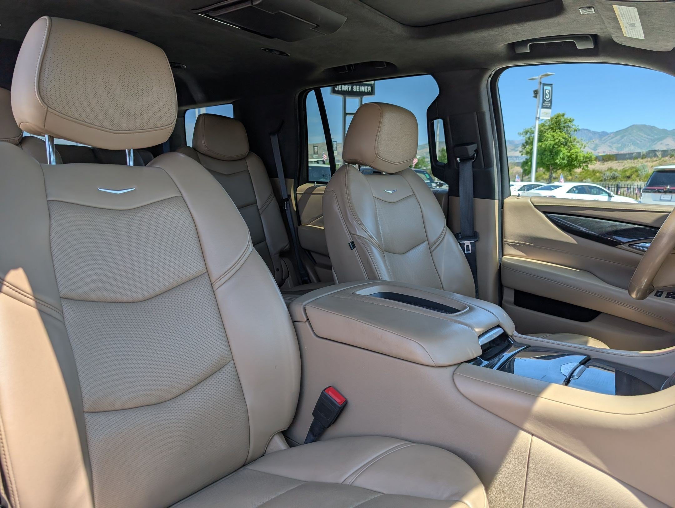 Certified 2020 Cadillac Escalade Platinum AWD/4WD image 30