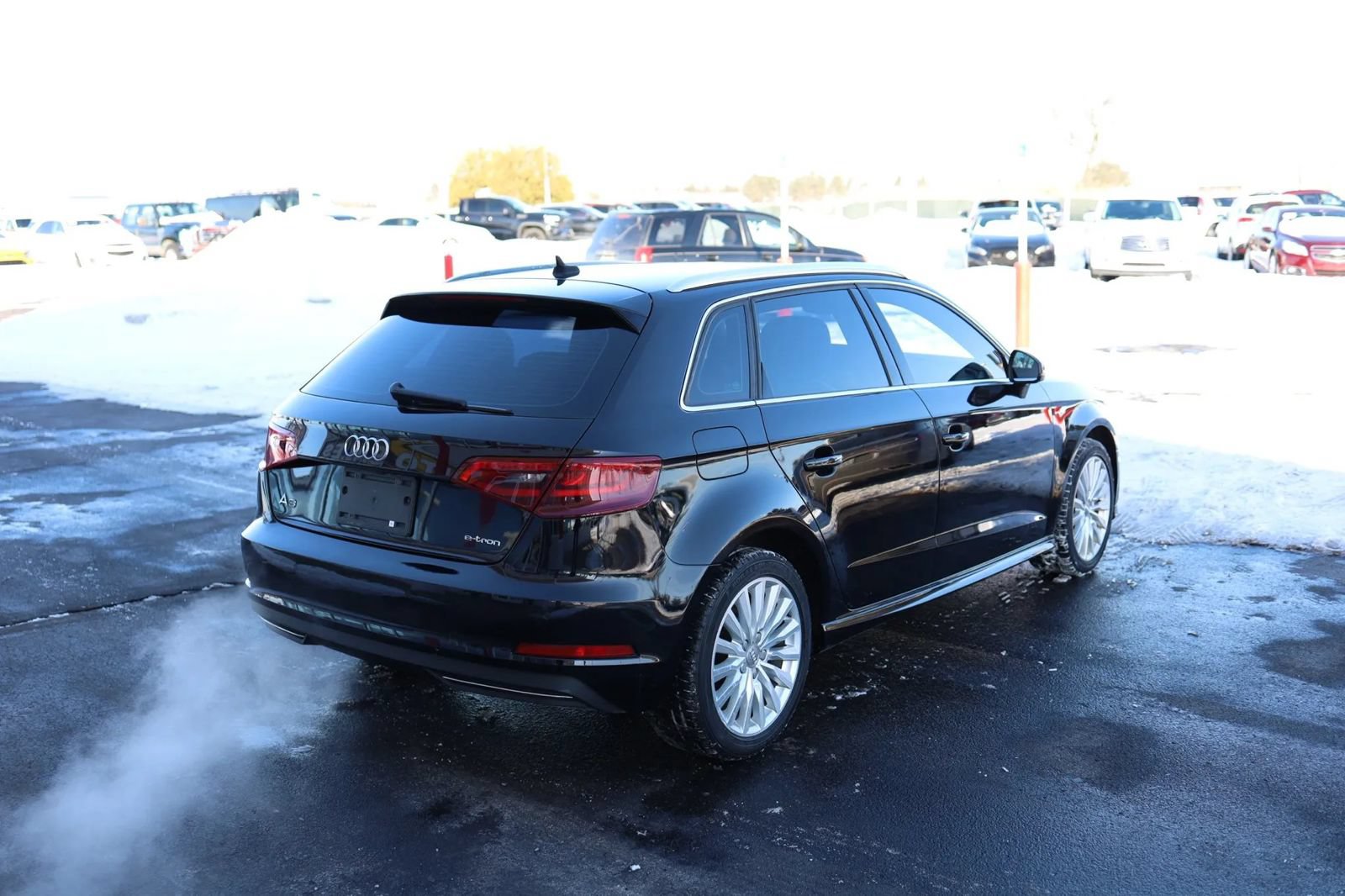 Used 2016 Audi A3 e-tron Premium Plus w/ Premium Plus Package FWD image 5