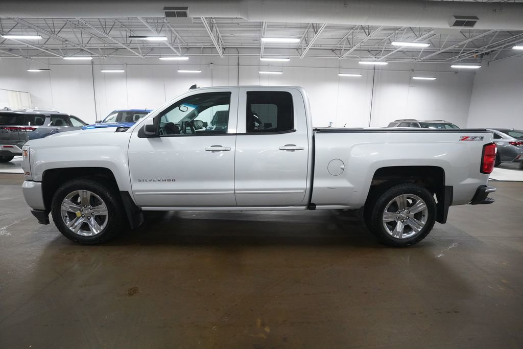 Used 2017 Chevrolet Silverado 1500 LT w/ All Star Edition AWD/4WD image 23