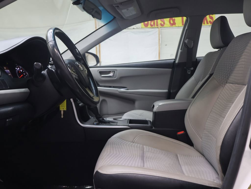 Used 2015 Toyota Camry SE FWD image 15