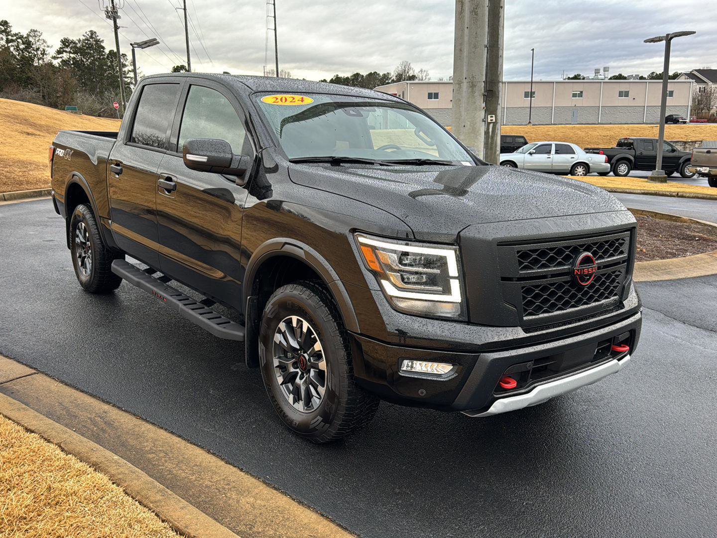 Used 2024 Nissan Titan PRO-4X w/ Pro-4x Convenience Package image 6