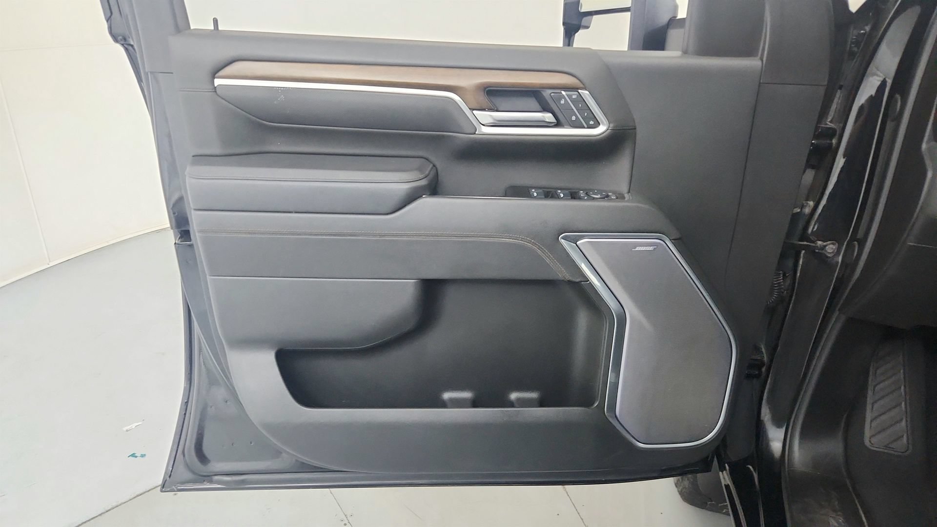 Used 2025 Chevrolet Silverado 2500 High Country w/ High Country Premium Package AWD/4WD image 16