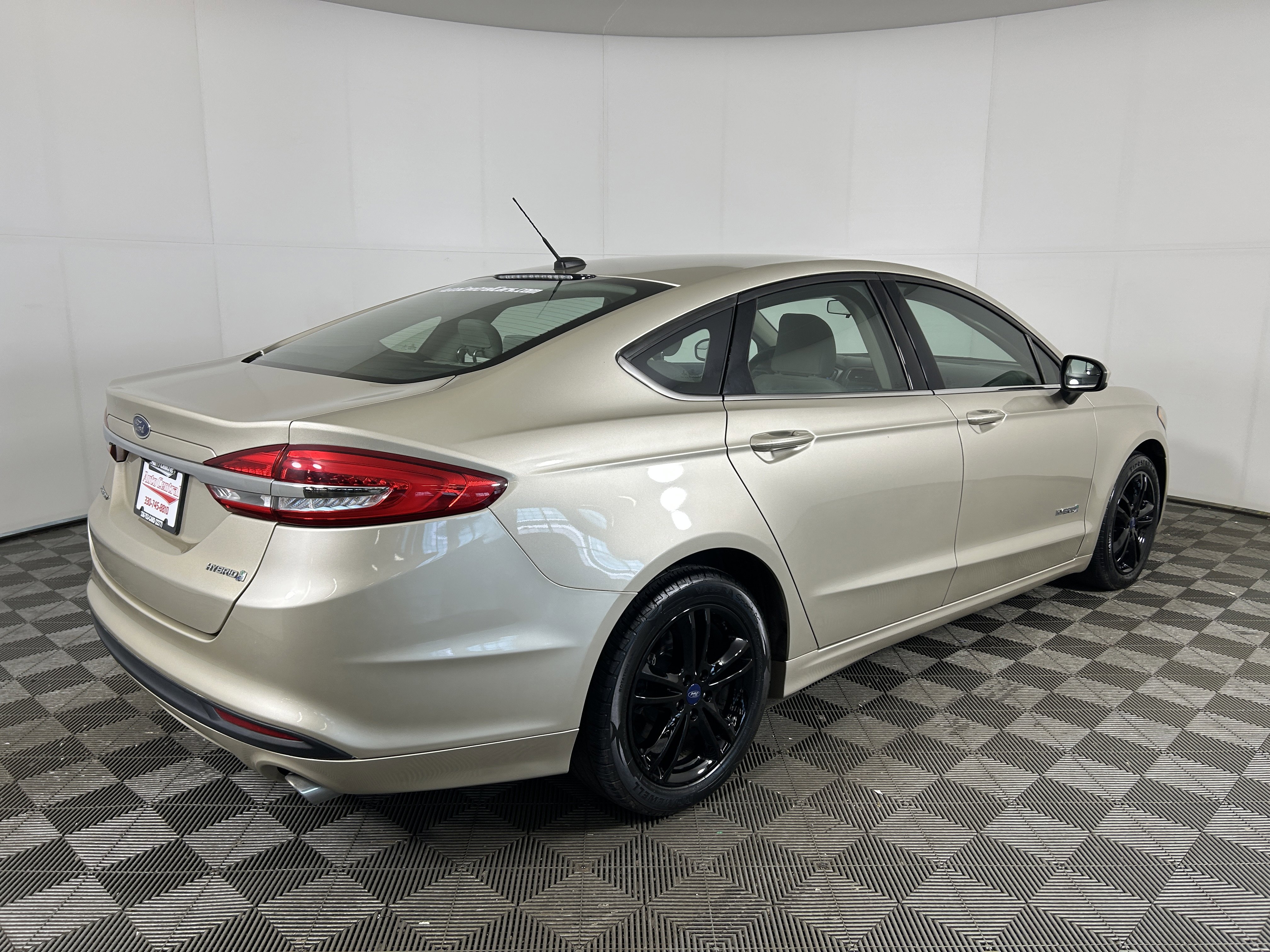 Used 2018 Ford Fusion S image 4