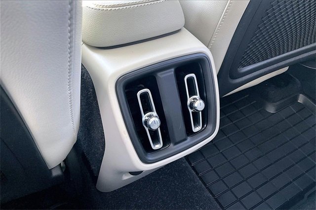 Used 2020 Volvo XC40 T5 Inscription image 10