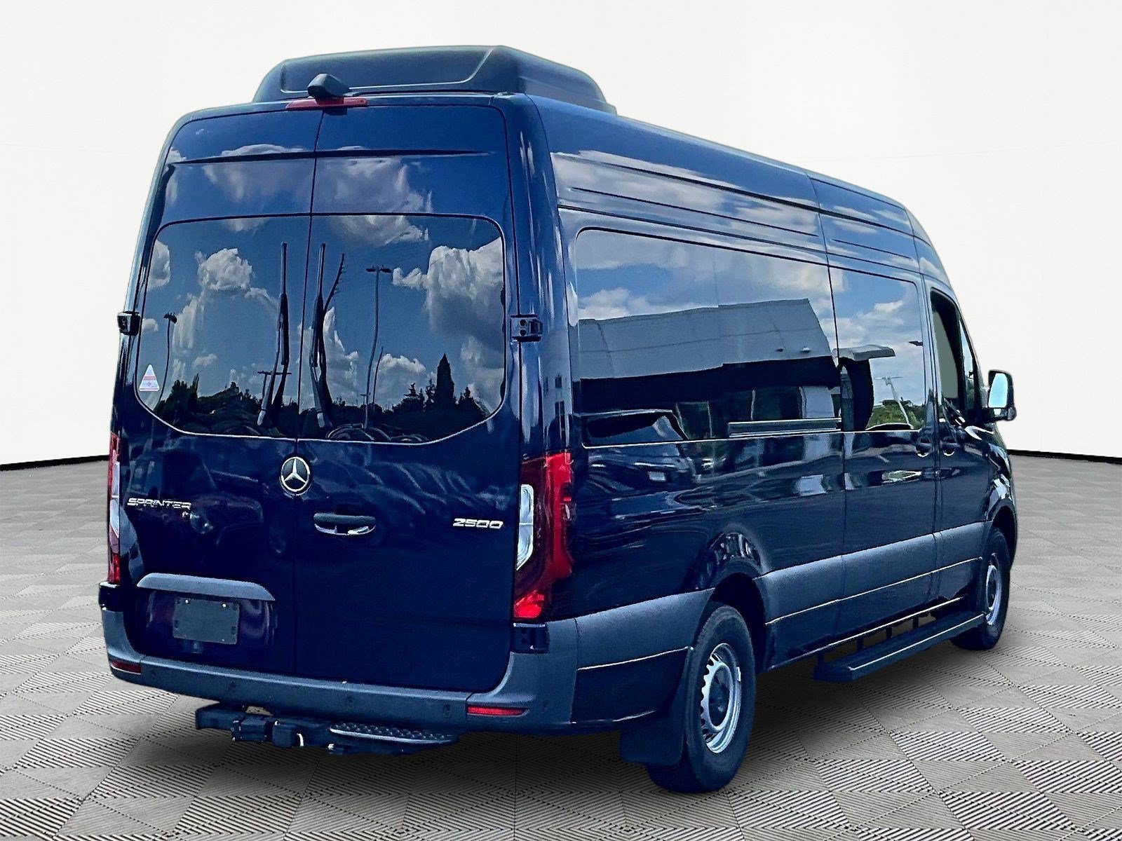 Used 2024 Mercedes-Benz Sprinter 2500 image 6