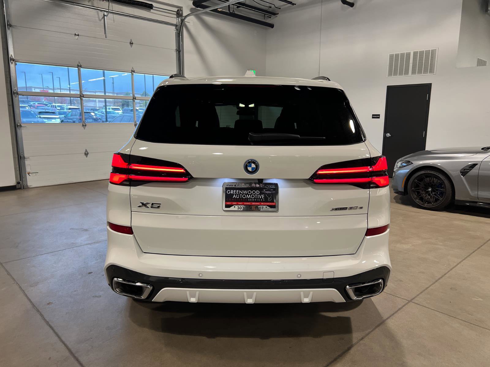 Used 2025 BMW X5 xDrive50e w/ M Sport Package image 4