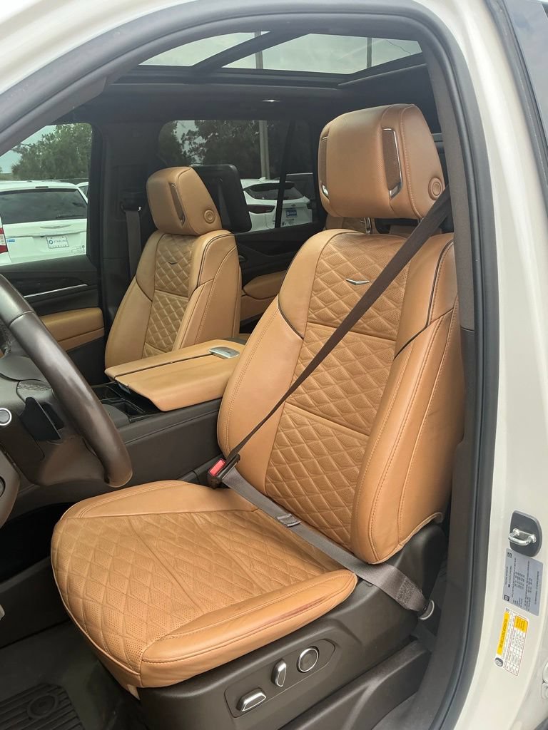 Used 2023 Cadillac Escalade Premium Luxury w/ Performance Package AWD/4WD image 52