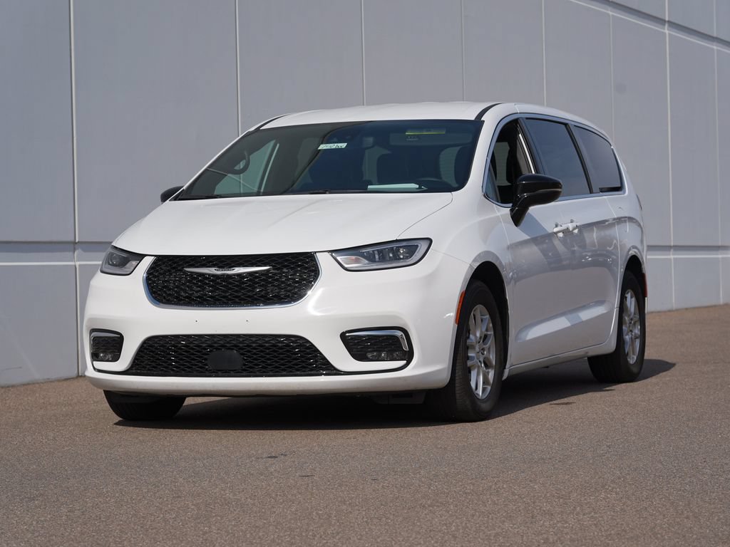 Used 2025 Chrysler Pacifica Select FWD image 7