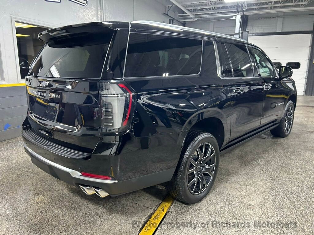 Used 2025 Chevrolet Suburban High Country image 3