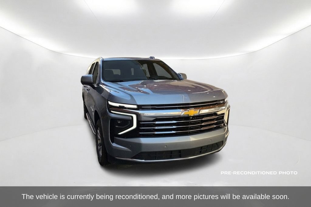Used 2025 Chevrolet Suburban LT AWD/4WD image 3