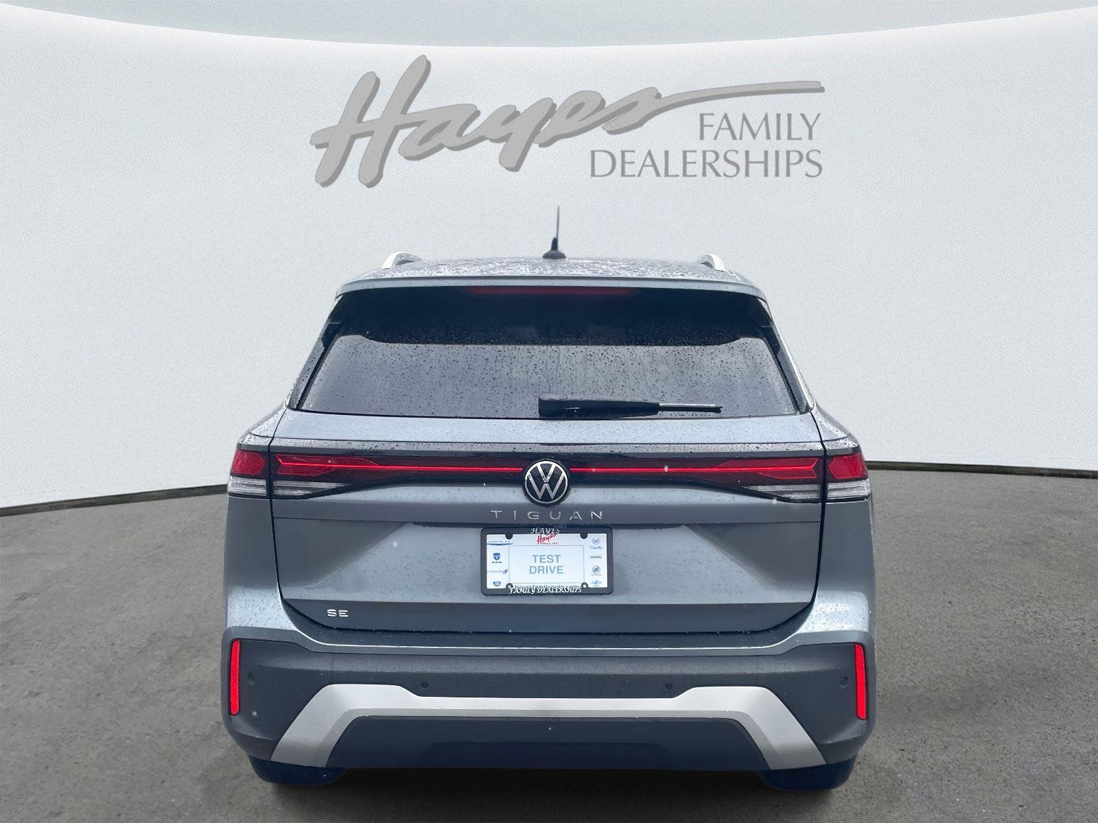 Used 2025 Volkswagen Tiguan SE image 4