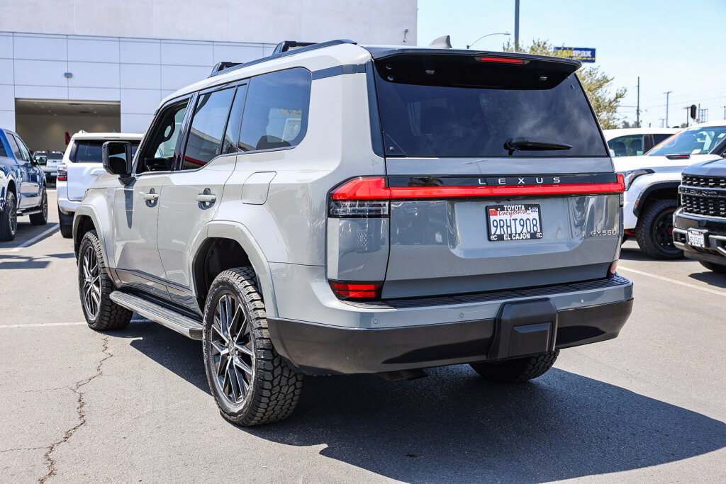 Used 2024 Lexus GX 550 w/ Accessory Package (2T) AWD/4WD image 26
