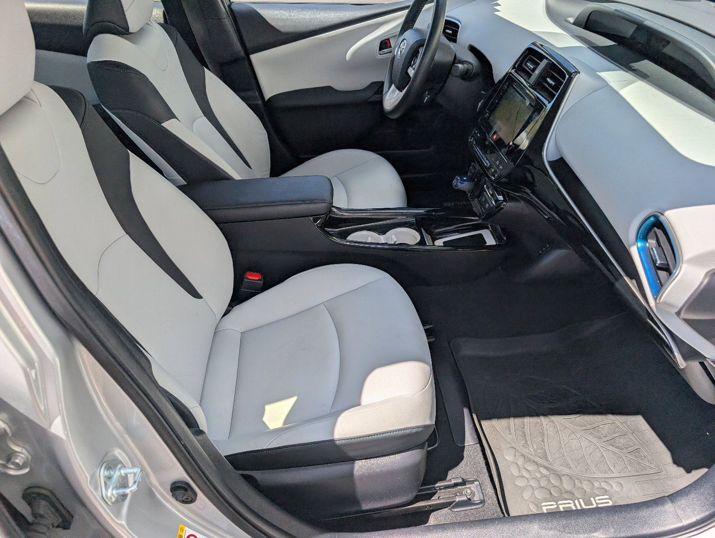 Used 2017 Toyota Prius Four FWD image 11