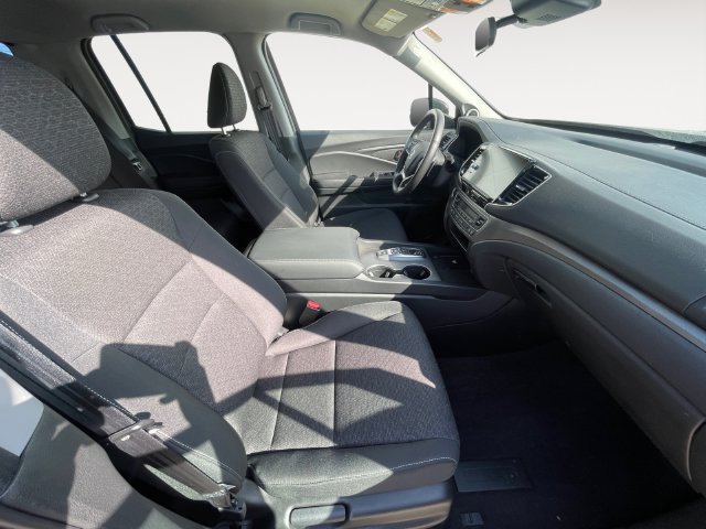 Used 2025 Honda Ridgeline Sport image 14