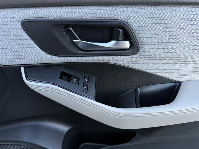 Used 2023 Nissan Rogue SV image 15