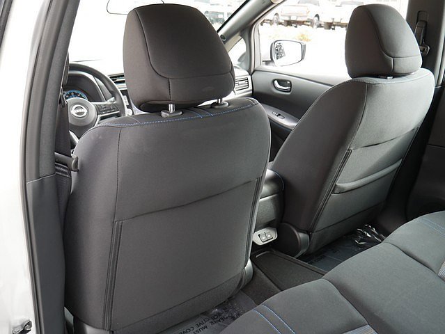 Used 2025 Nissan Leaf S image 14