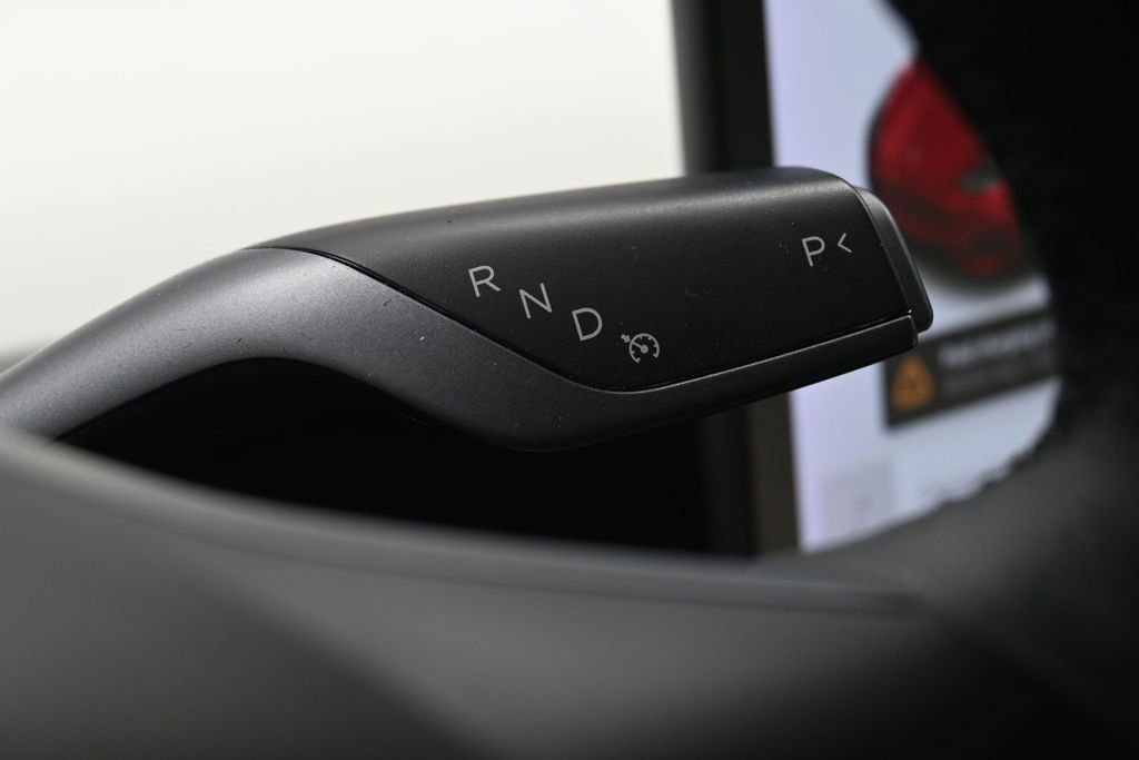 Used 2021 Tesla Model Y Long Range AWD/4WD image 17