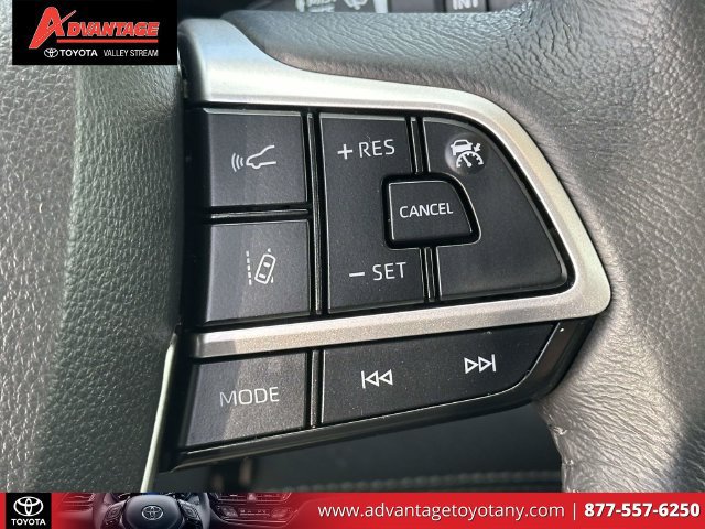 Used 2025 Toyota Sienna XLE FWD image 26
