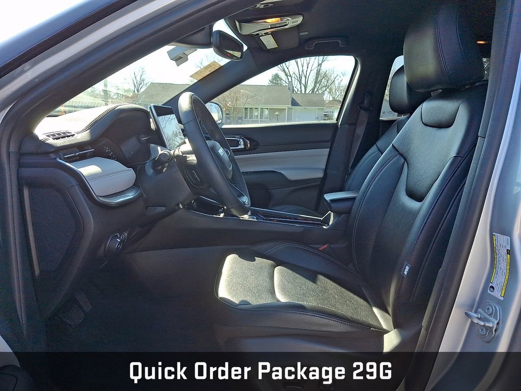 Used 2025 Jeep Compass Limited image 12