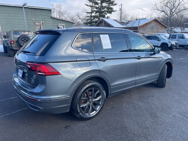 Used 2024 Volkswagen Tiguan SE image 2