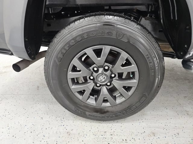 Certified 2023 Toyota Tacoma SR5 AWD/4WD image 8