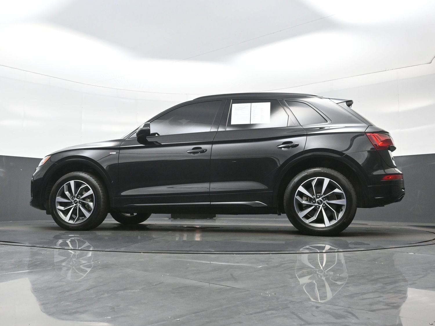 Used 2024 Audi Q5 2.0T Premium w/ Summer of Audi Package AWD/4WD image 31