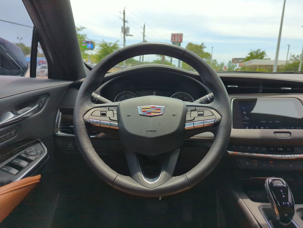 Used 2022 Cadillac XT4 Premium Luxury w/ Enhanced Visibility Package FWD image 17