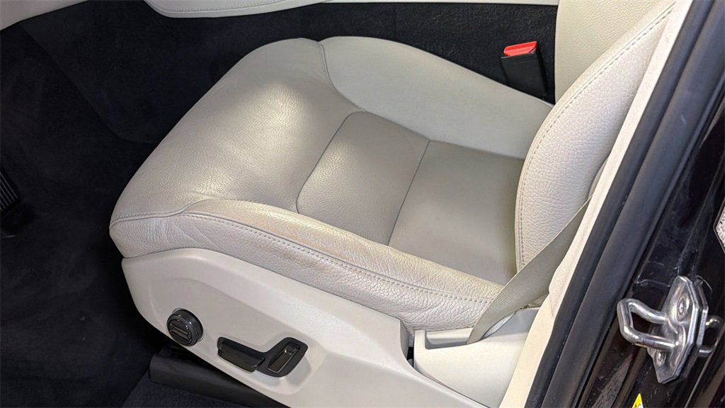 Used 2020 Volvo XC90 T6 Momentum w/ Protection Package Premier image 28