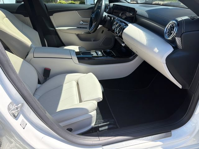 Used 2025 Mercedes-Benz CLA 250 image 13